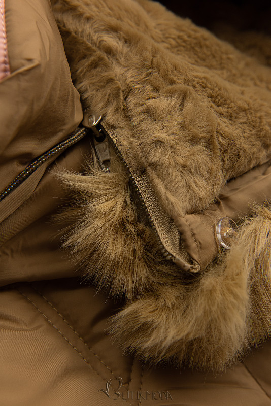 Barna színű kézitáskával ellátott téli steppelt kabát