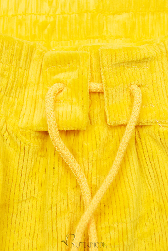 Sárga színű nadrág derékban behúzással