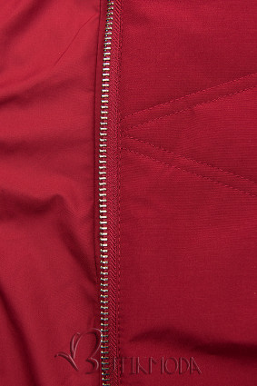 Piros színű hosszított kabát kapucnival