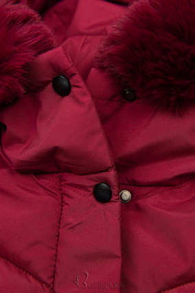 Szélesebb csípőre tervezett borvörös színű téli kabát