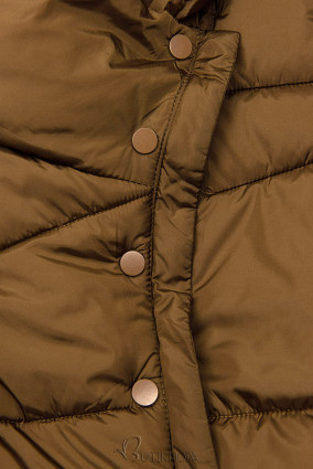 Karamellbarna színű steppelt téli kabát magas gallérral