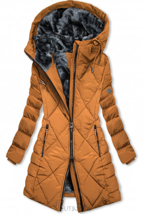 Karamellszínű téli kabát steppelt dizájnban