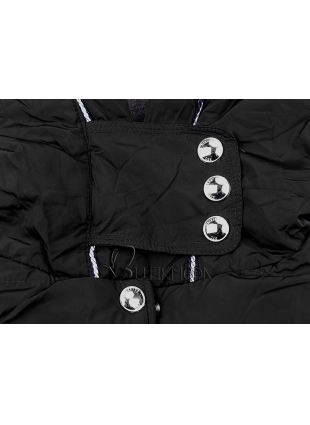 Fekete színű steppelt kabát kapucnival