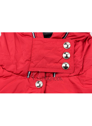 Piros színű steppelt kabát kapucnival