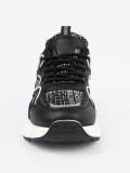 Fekete női sneakers díszítő betétekkel