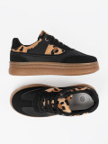 Női fekete sneakers panterás részletekkel