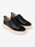 Fekete színű bőrből készült sneaker bézs színű platformon