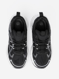 Fekete színű sneaker cipő szellős felsőrésszel és masszív fehér talppal
