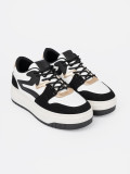 Fekete-fehér színű sneaker cipő aranyszínű részletekkel