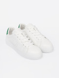 Klasszikus fehér színű sneaker cipő zöld akcentussal