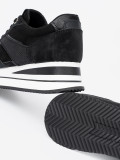 Fekete színű sneaker cipő fényes részletekkel