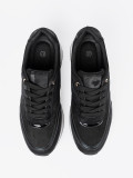 Fekete színű sneaker cipő fényes részletekkel