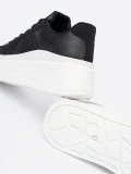 Klasszikus fekete színű sneaker cipő vastag talppal