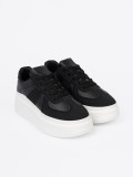 Klasszikus fekete színű sneaker cipő vastag talppal