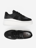 Klasszikus fekete színű sneaker cipő vastag talppal