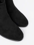 Stílusos fekete bokacsizma elegáns díszítéssel