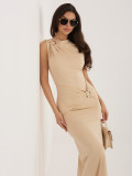Bézs színű ujjatlan midi ceruzaruha