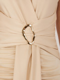 Bézs színű elegáns midi ruha átlapolt dekoltázzsal