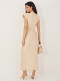 Bézs színű elegáns midi ruha átlapolt dekoltázzsal