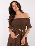 Barna színű off-shoulder fazonú midi ruha