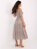 Bézs színű off-shoulder fazonú midi ruha