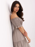 Bézs színű off-shoulder fazonú midi ruha