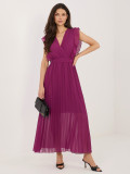Sötétlila színű bővülő midi ruha övvel