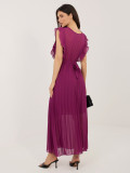Sötétlila színű bővülő midi ruha övvel