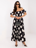 Fekete színű maxi ruha pöttyökkel és vállat szabadon hagyó nyakkivágással