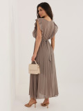 Sötétbézs színű bővülő midi ruha övvel
