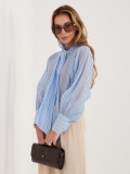 Női világoskék csíkos ing megkötéssel