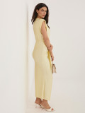 Elegáns sárga színű midi ruha átlapolt dekoltázzsal