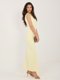 Elegáns sárga színű midi ruha vízesés nyakkivágással