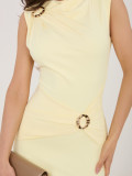 Elegáns sárga színű midi ruha vízesés nyakkivágással