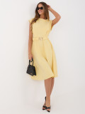 Sárga színű bővülő midi ruha övvel