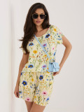Sárga színű virágmintás rövidnadrág