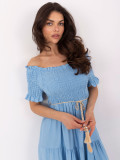 Kék színű off-shoulder fazonú midi ruha