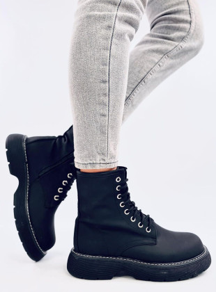 Fűzős csizma - fekete színű