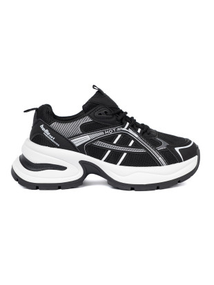 Fekete színű sneaker cipő szellős felsőrésszel és masszív fehér talppal