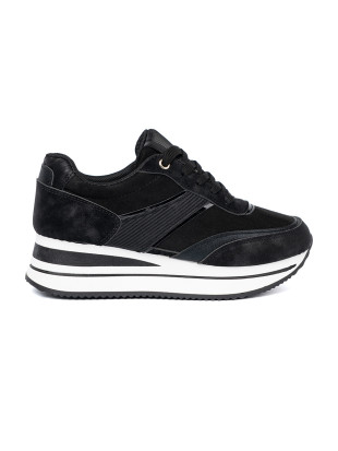 Fekete színű sneaker cipő fényes részletekkel