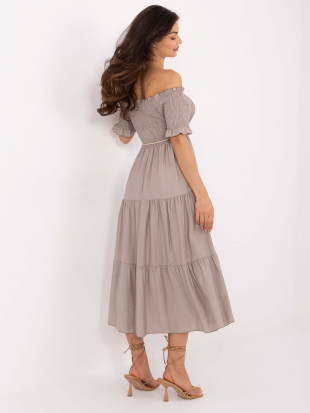 Bézs színű off-shoulder fazonú midi ruha