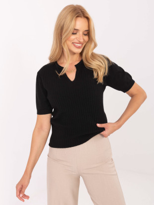Elegáns fekete színű pulóver rövid ujjakkal