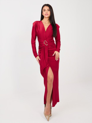 Elegáns piros színű ruha hosszú ujjal és átlapolt dekoltázzsal