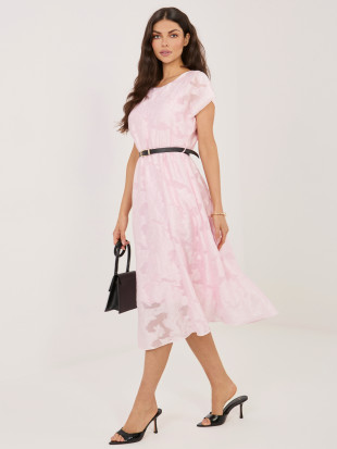 Világos rózsaszínű bővülő midi ruha övvel