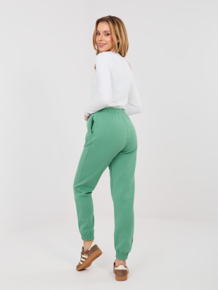 Pisztáciazöld színű melegítőnadrág magas derékkal